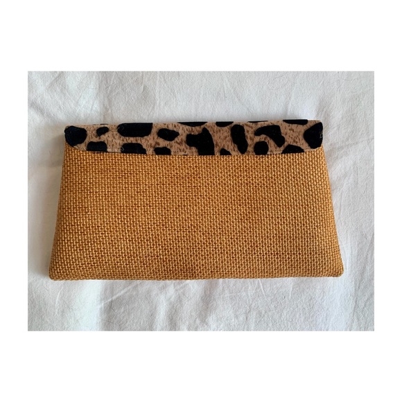 Leopard Clutch - Picture 2 of 2